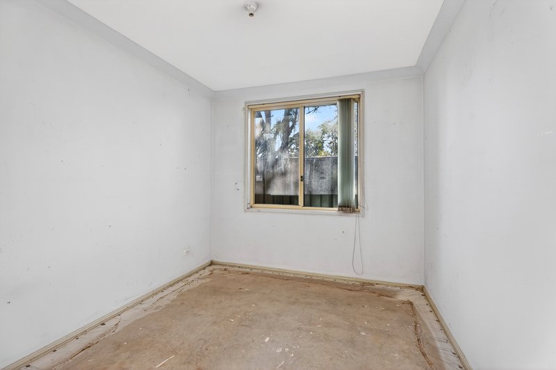 Photo - 1/30 Bensley Road, Macquarie Fields NSW 2564 - Image 10