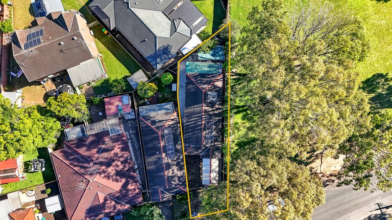 Photo - 1/30 Bensley Road, Macquarie Fields NSW 2564 - Image 17