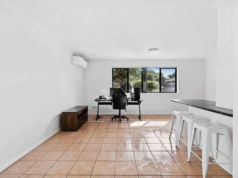 Photo - 1/30 Cavillon Street, Holland Park QLD 4121 - Image 7