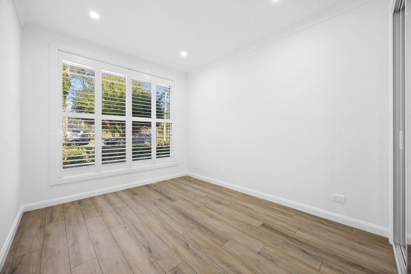 Photo - 1/30 Cooyong Road, Terrey Hills NSW 2084 - Image 4