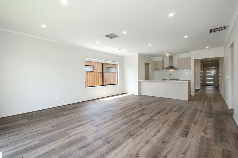 Photo - 130 Evesham Drive, Point Cook VIC 3030 - Image 3