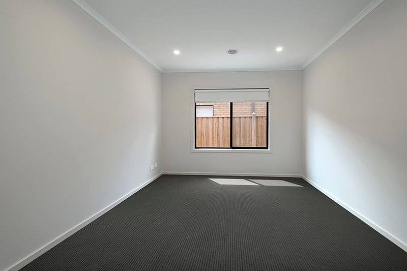 Photo - 130 Evesham Drive, Point Cook VIC 3030 - Image 5