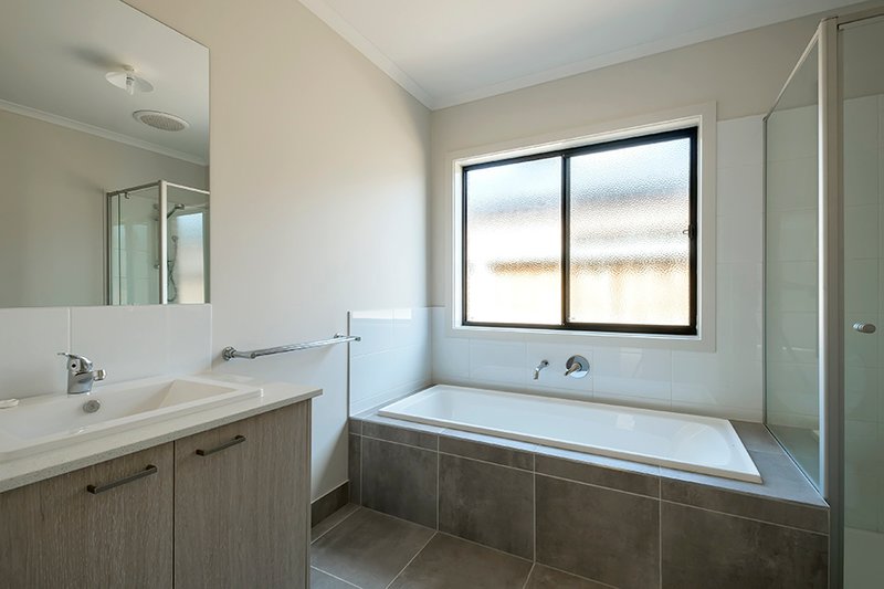 Photo - 130 Evesham Drive, Point Cook VIC 3030 - Image 6