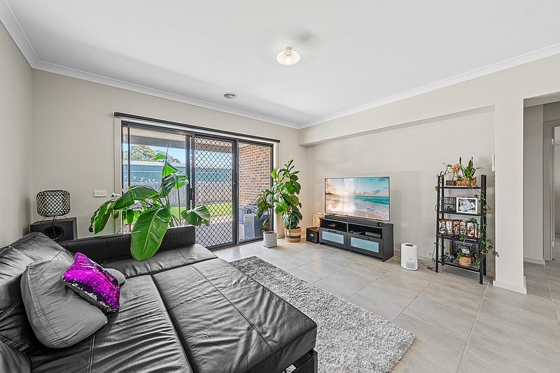 Photo - 130 Fiorelli Boulevard, Cranbourne East VIC 3977 - Image 6