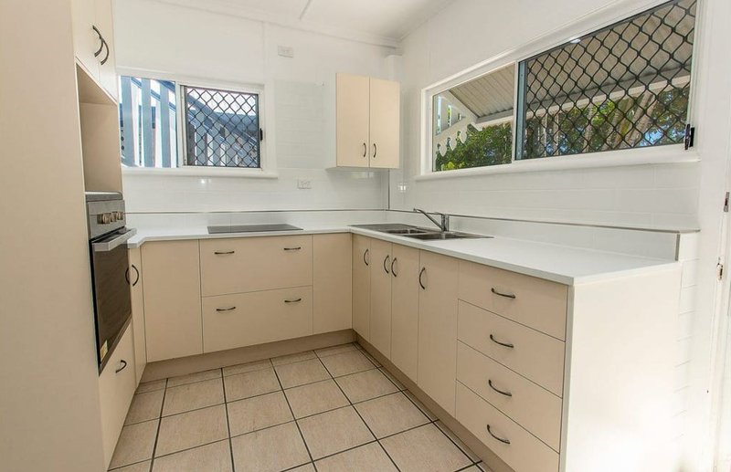 Photo - 130 Francis Street, West End QLD 4810 - Image 3