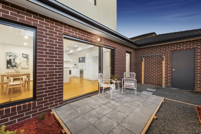 Photo - 1/30 Glen Court, Glen Waverley VIC 3150 - Image 10