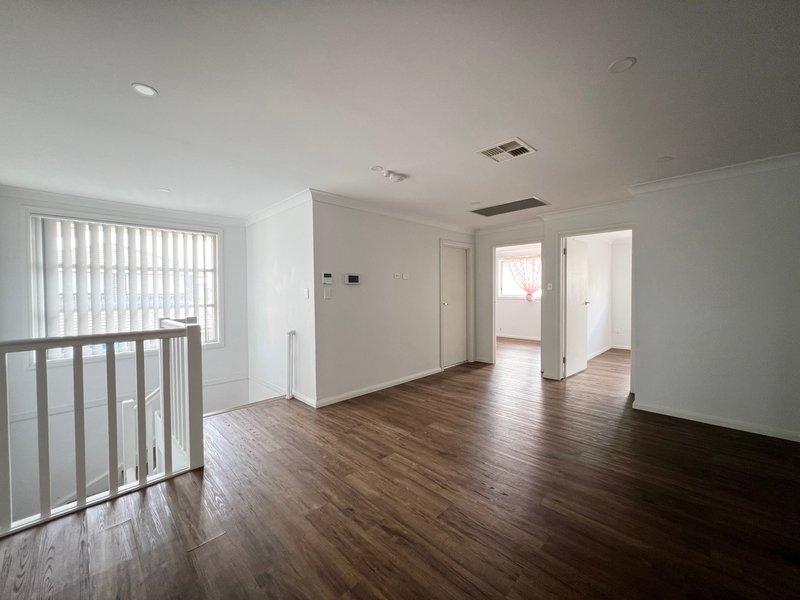 Photo - 130 Lakeside Parade, Jordan Springs NSW 2747 - Image 3