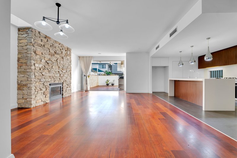 Photo - 130 Love Street, Bulimba QLD 4171 - Image 3