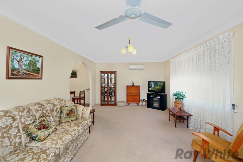 Photo - 1/30 Natuna Avenue, Budgewoi NSW 2262 - Image 2