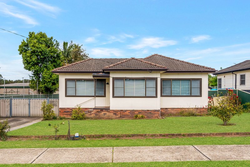 Photo - 130 Reilly Street, Lurnea NSW 2170 - Image 2