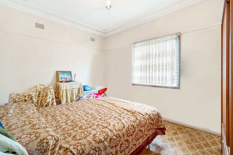 Photo - 130 Reilly Street, Lurnea NSW 2170 - Image 10