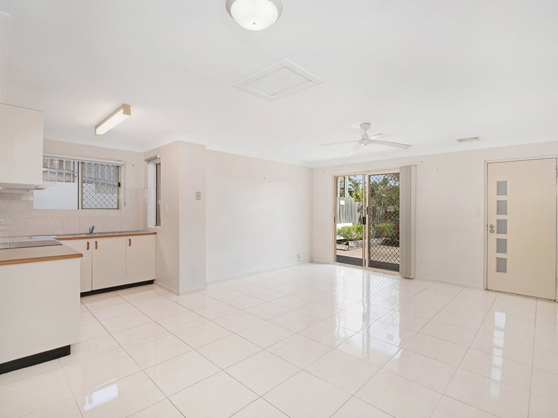 Photo - 1/30 Rise Street, Mount Gravatt East QLD 4122 - Image 7