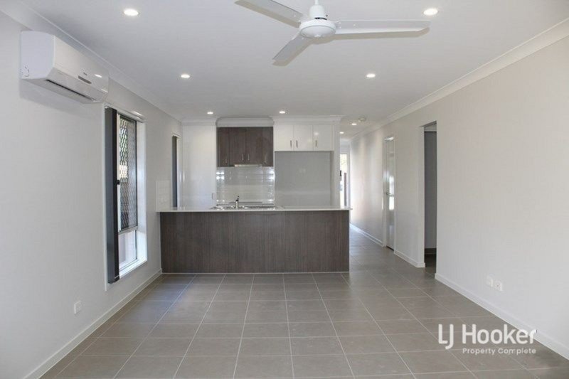 Photo - 1/30 Ryrie Court, Park Ridge QLD 4125 - Image 2