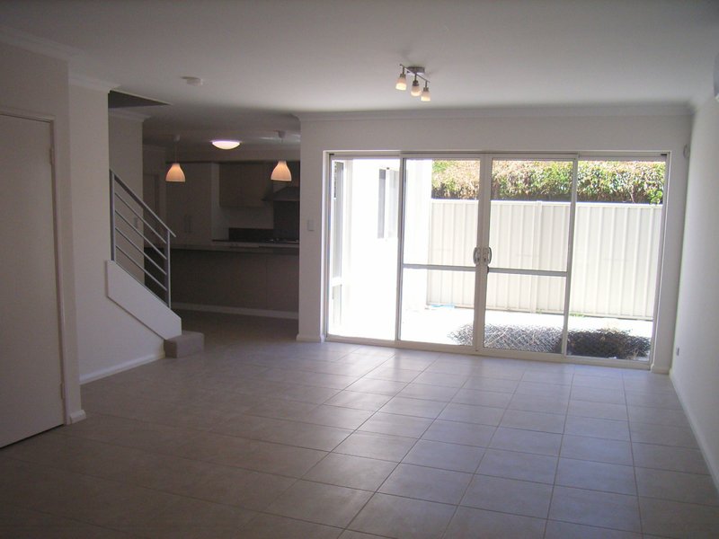 Photo - 130 Sackville Terrace, Doubleview WA 6018 - Image 5