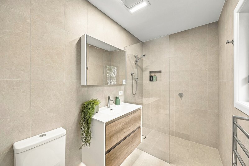 Photo - 130 Somers Avenue, Macleod VIC 3085 - Image 11