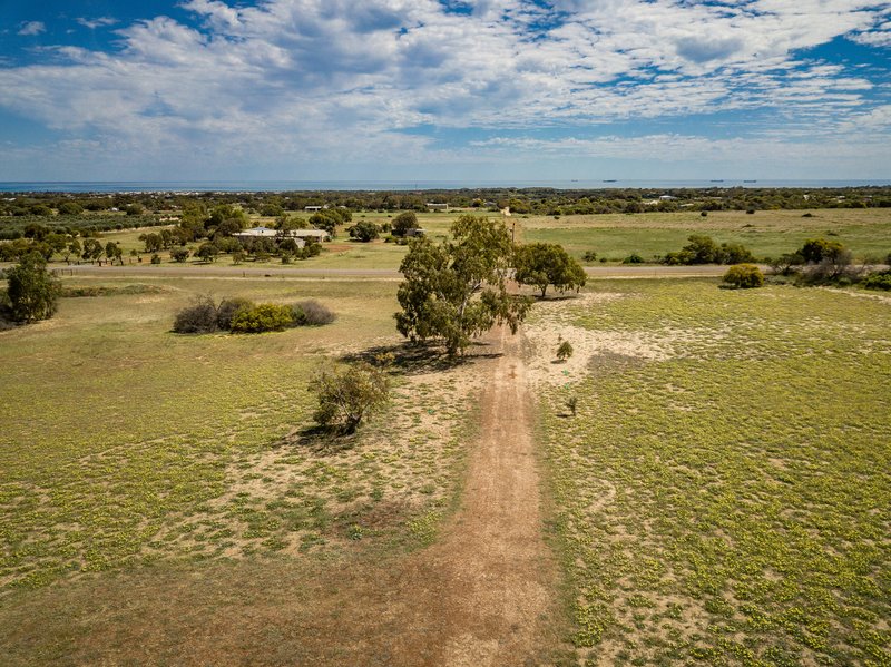 Photo - 130 Sutcliffe Road, Waggrakine WA 6530 - Image 7