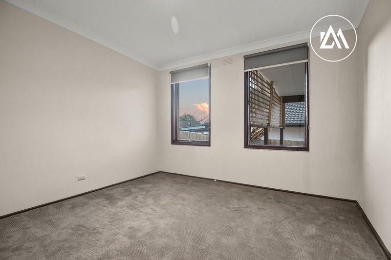 Photo - 130 Tamarisk Drive, Frankston North VIC 3200 - Image 5