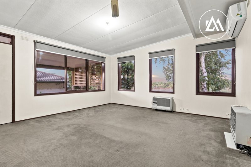 Photo - 130 Tamarisk Drive, Frankston North VIC 3200 - Image 8