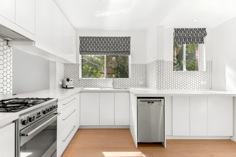 Photo - 1/30 The Crescent, Dee Why NSW 2099 - Image 1