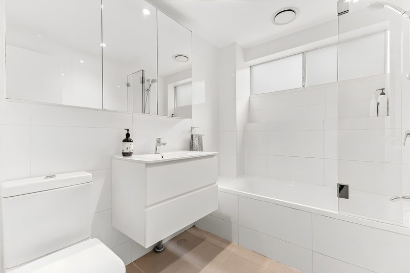 Photo - 1/30 The Crescent, Dee Why NSW 2099 - Image 6