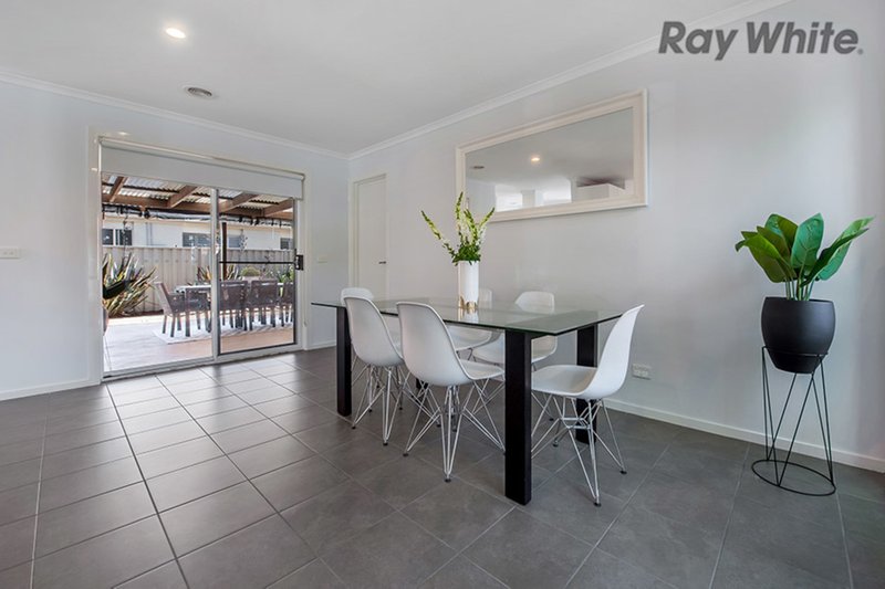 Photo - 1/30 The Parkway, Caroline Springs VIC 3023 - Image 8