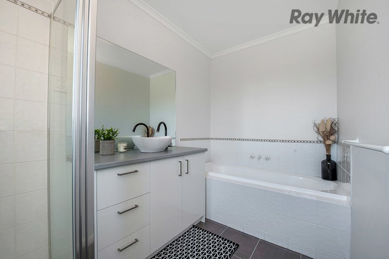 Photo - 1/30 The Parkway, Caroline Springs VIC 3023 - Image 14