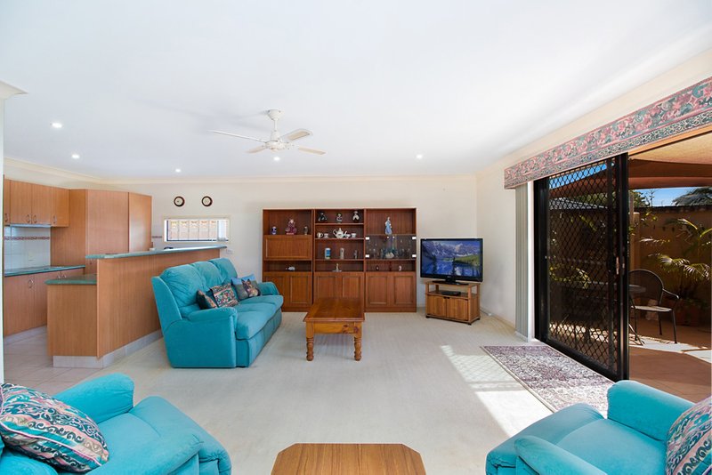 Photo - 1/30 Woodlands Drive, Banora Point NSW 2486 - Image 3