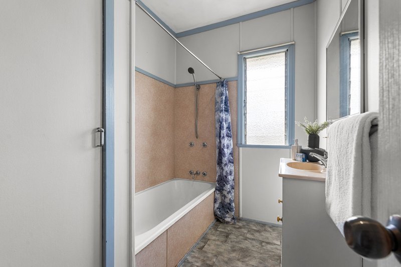 Photo - 130 Wynnum North Road, Wynnum QLD 4178 - Image 5