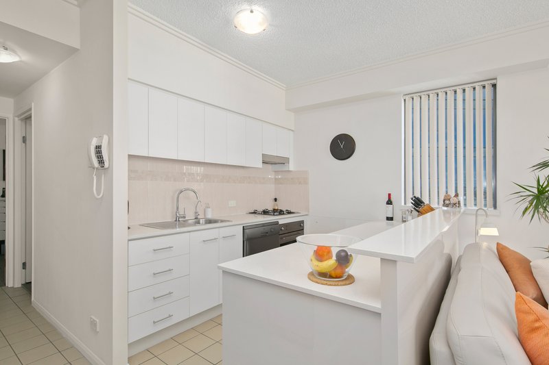 Photo - 1301/212 Margaret Street, Brisbane City QLD 4000 - Image 8