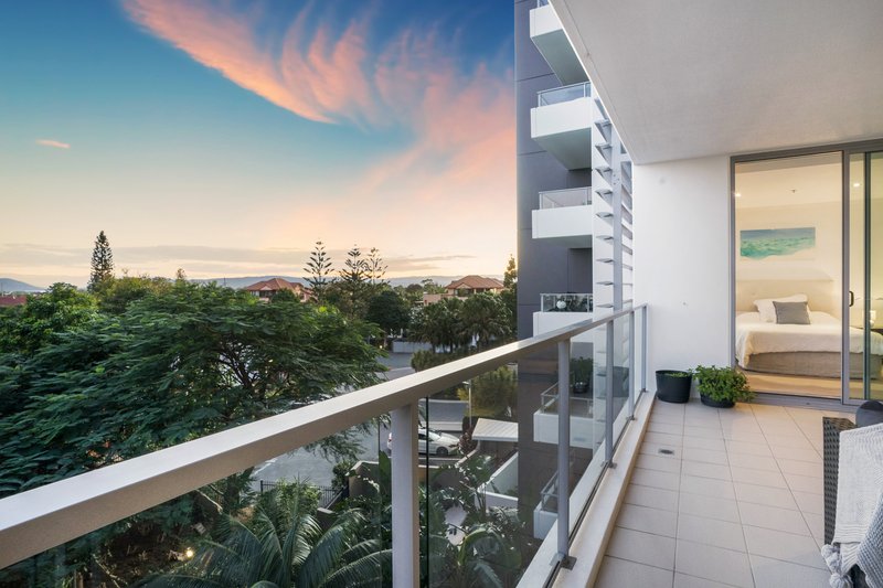 Photo - 1301/33 T E Peters Drive, Broadbeach Waters QLD 4218 - Image 3