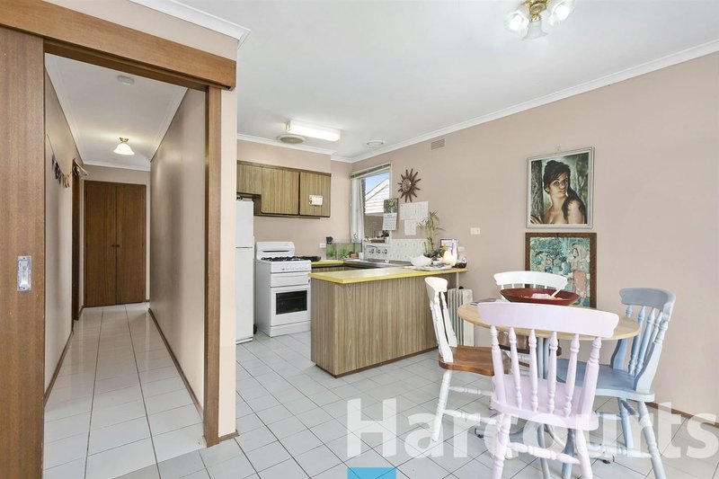 Photo - 1/302 Forest Street, Wendouree VIC 3355 - Image 4