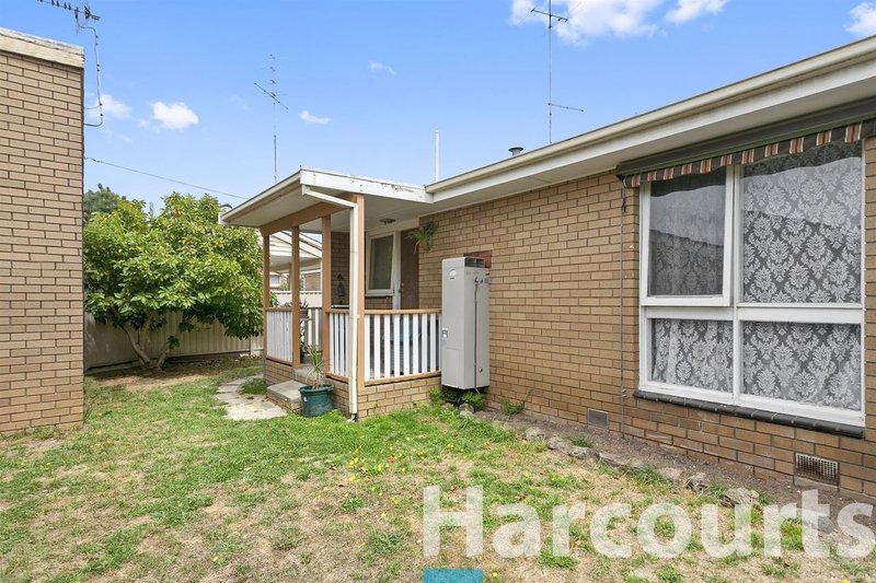 Photo - 1/302 Forest Street, Wendouree VIC 3355 - Image 9