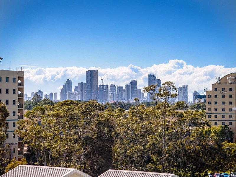 Photo - 130/251 Varsity Parade, Varsity Lakes QLD 4227 - Image 4