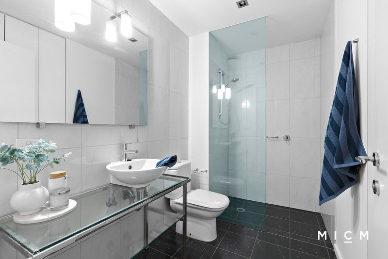 Photo - 1302/68 La Trobe Street, Melbourne VIC 3000 - Image 8