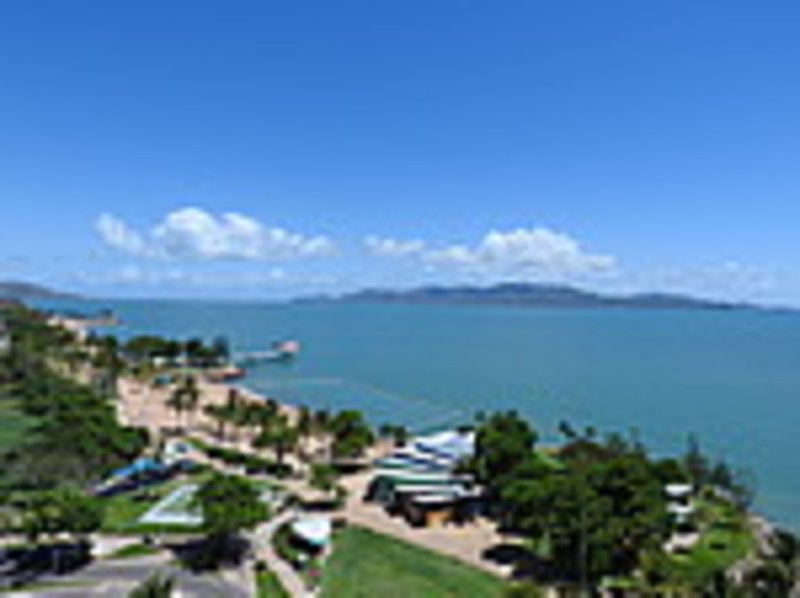 Photo - 1302/75-77 The Strand , North Ward QLD 4810 - Image 11