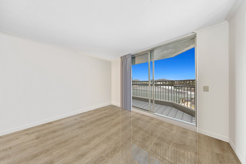 Photo - 1303/160 Roma Street, Brisbane City QLD 4000 - Image 2