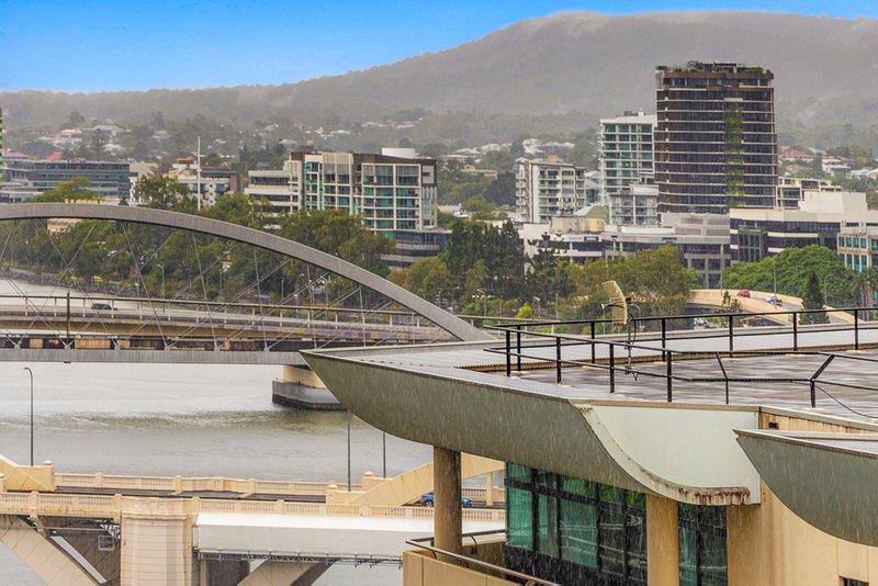 Photo - 1303/160 Roma Street, Brisbane City QLD 4000 - Image 3