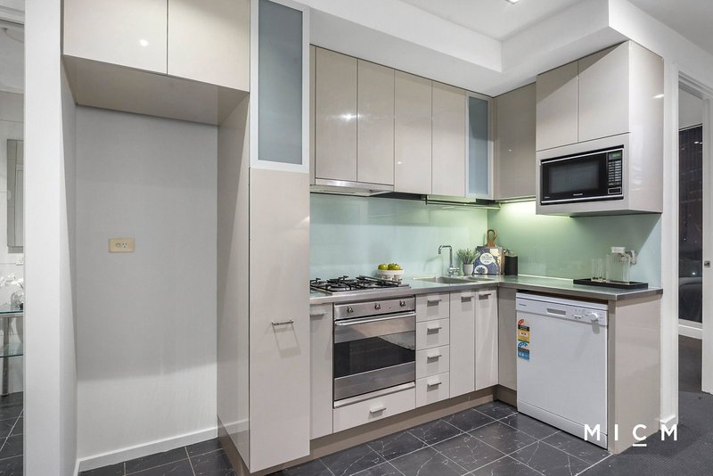 Photo - 1304/68 La Trobe Street, Melbourne VIC 3000 - Image 4
