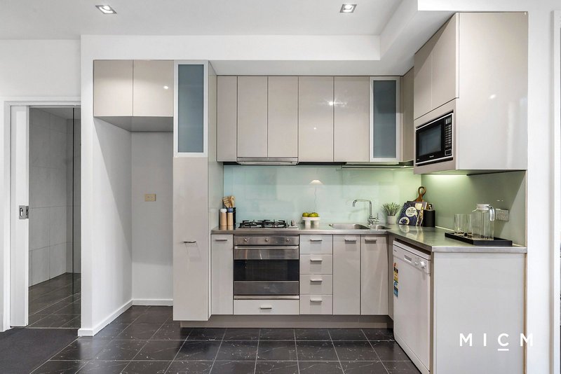 Photo - 1304/68 La Trobe Street, Melbourne VIC 3000 - Image 5