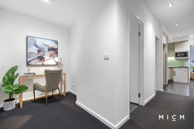 Photo - 1304/68 La Trobe Street, Melbourne VIC 3000 - Image 6