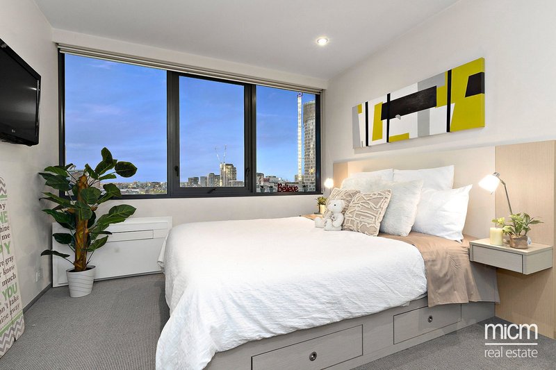 Photo - 1305/181 Abeckett Street, Melbourne VIC 3000 - Image 2