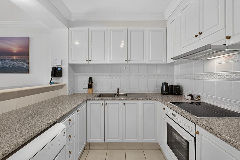 Photo - 1305/24-26 Queensland Avenue, Broadbeach QLD 4218 - Image 10
