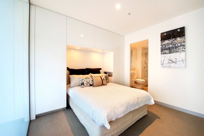 Photo - 1305/53 Batman Street, West Melbourne VIC 3003 - Image 3