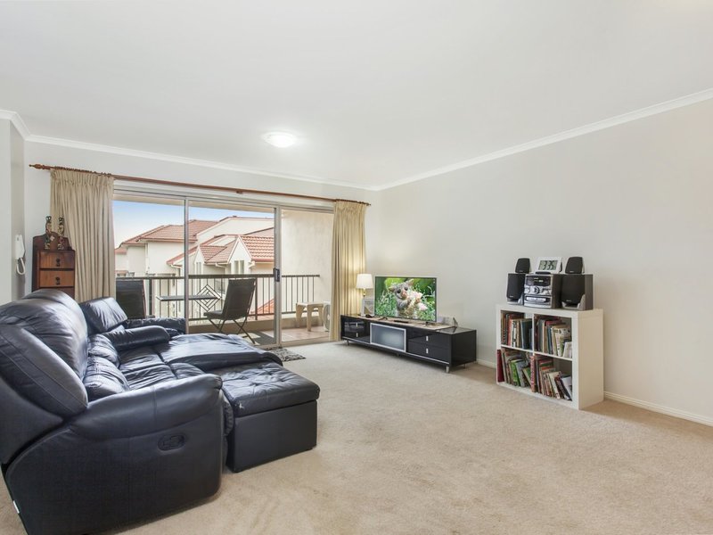 Photo - 130/72 Wentworth Avenue, Kingston ACT 2604 - Image 2