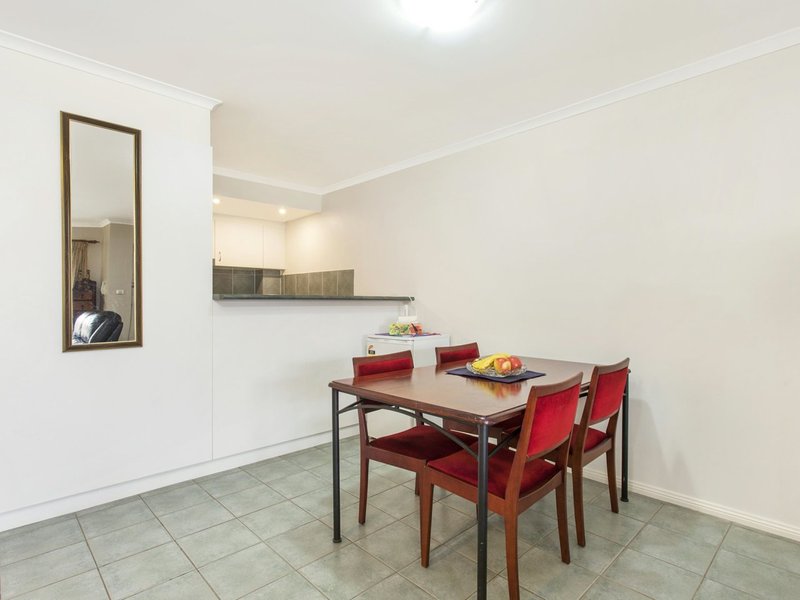 Photo - 130/72 Wentworth Avenue, Kingston ACT 2604 - Image 4