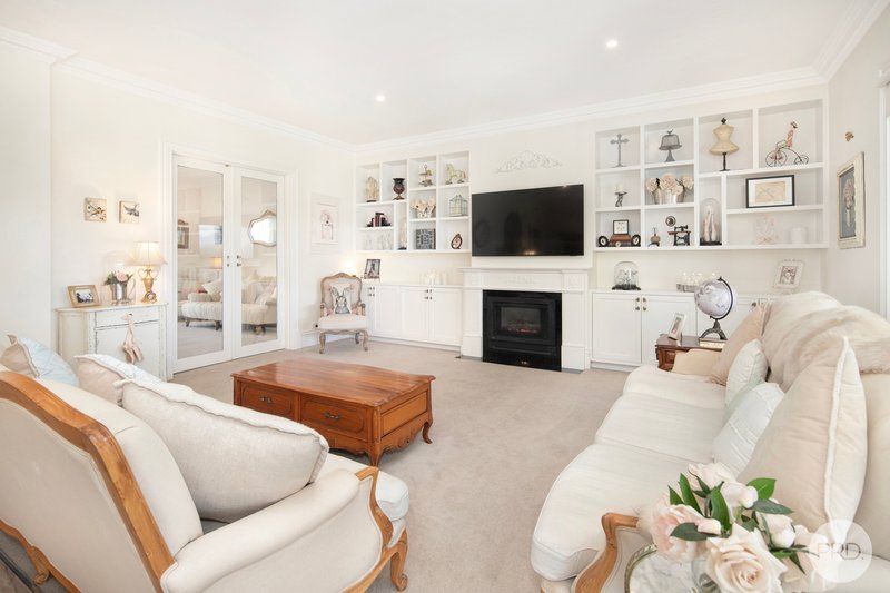 Photo - 1308 Gregory Street, Lake Wendouree VIC 3350 - Image 6