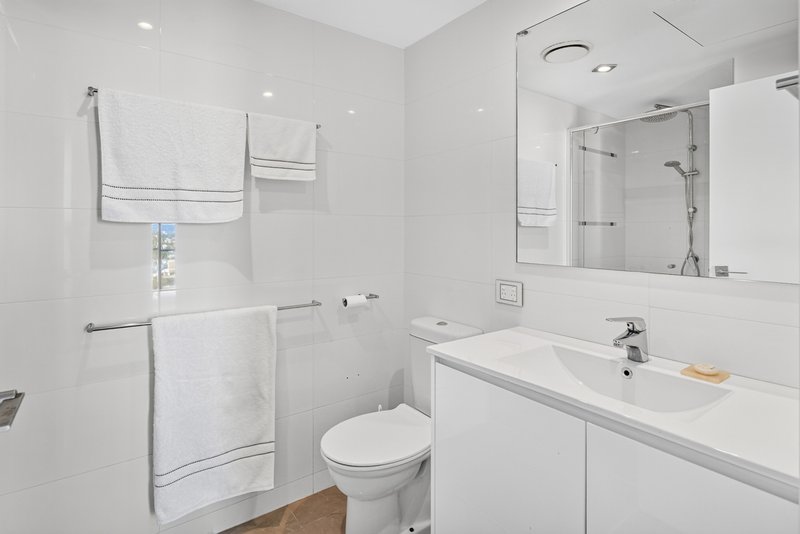 Photo - 1308/22 Surf Parade, Broadbeach QLD 4218 - Image 10