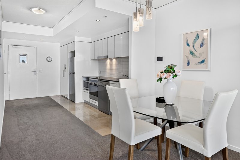 Photo - 1308/22 Surf Parade, Broadbeach QLD 4218 - Image 11