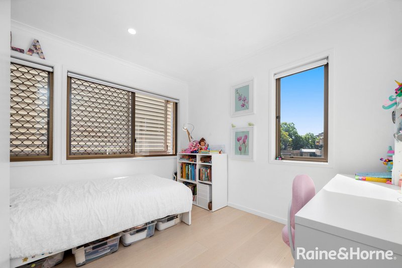 Photo - 1/31 Armadale Street, St Lucia QLD 4067 - Image 7