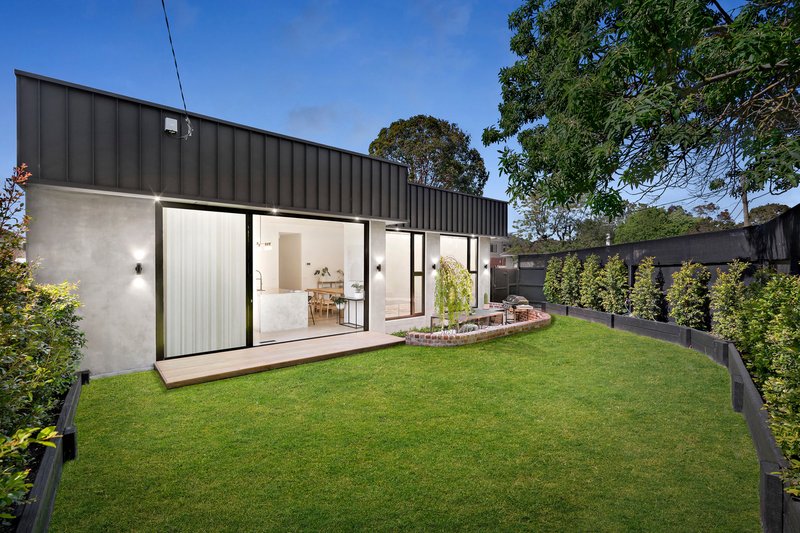 Photo - 1/31 Batesford Road, Chadstone VIC 3148 - Image 10